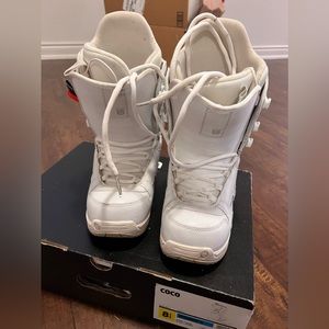 Burton snowbarding boots women 8.5